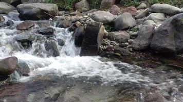 fontaine en Inde, himalaya video