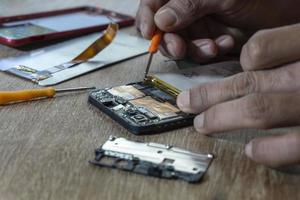 reparaciones de teléfonos por un técnico profesional foto