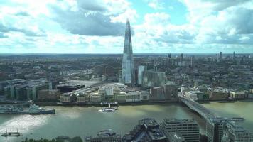 rio Tamisa com cidade de Londres na Inglaterra, Reino Unido video