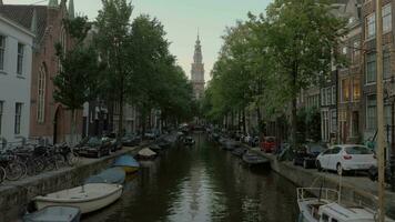 Amsterdam stad visie met kanaal en zuiderkerk video