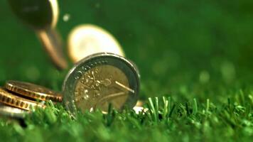 super lent mouvement euro pièces de monnaie. haute qualité Full HD métrage video