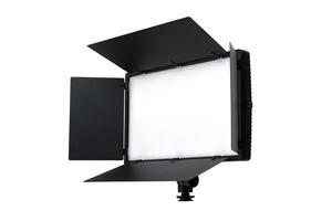 foto y lámpara aislar en blanco atrás. LED lámpara con especial persianas para el formación de ligero flujo. foto y Encendiendo accesorio.