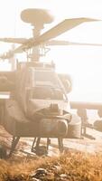 militärhelikopter i berg i krig video