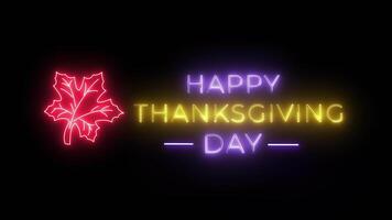 contento acción de gracias día animación letras neón texto con Turquía y otoño hoja. video