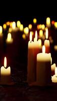 grupo do aceso velas em mesa video