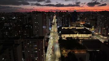 Scheu Curitiba Horizont im Curitiba parana Brasilien . Nacht Allee. video