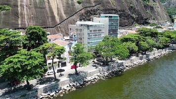 Antenne Strand Gebäude im Urca Rio de Janeiro Brasilien. video