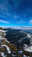 grande montañas de Islandia naturaleza con nieve video