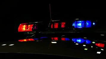 police voiture urgence lumières métrage dans la nuit Urbain environnement video