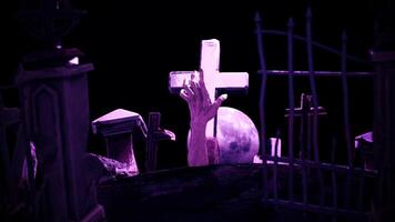 zombi main en hausse en dehors de le sol. Halloween Contexte avec cimetière, zombi mains rendre 3d animation, . video