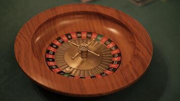 en bois roulette roue sur casino table video