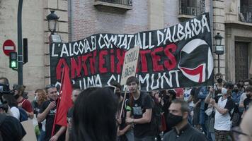 Mars avec antifascisme bannières dans valence, Espagne video