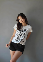 asiatisch Porträt von ein jung Frau tragen Übergröße Weiß T-Shirt, Attrappe, Lehrmodell, Simulation Frauen T-Shirt psd