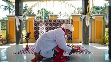 traditionnel nourriture préparation dans une culturel la cérémonie video