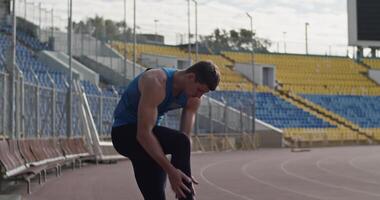 sportif chauffage en haut avant course video