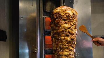 shawarma carne interrogatorio intenso en escupir video